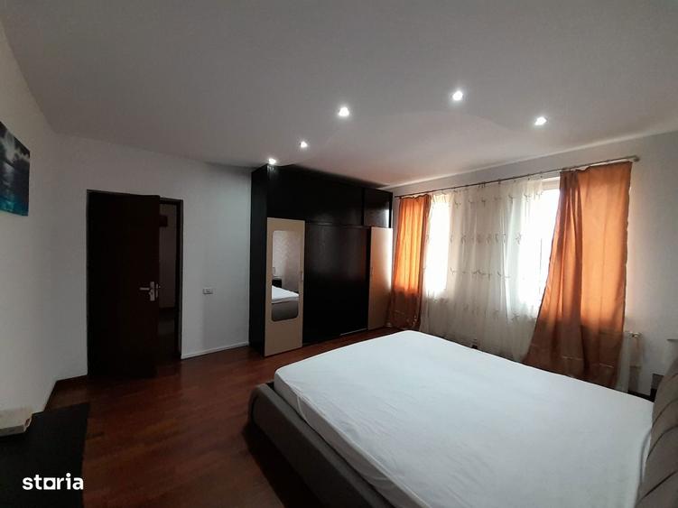 Apartament cu 4 camere decomandat în Central