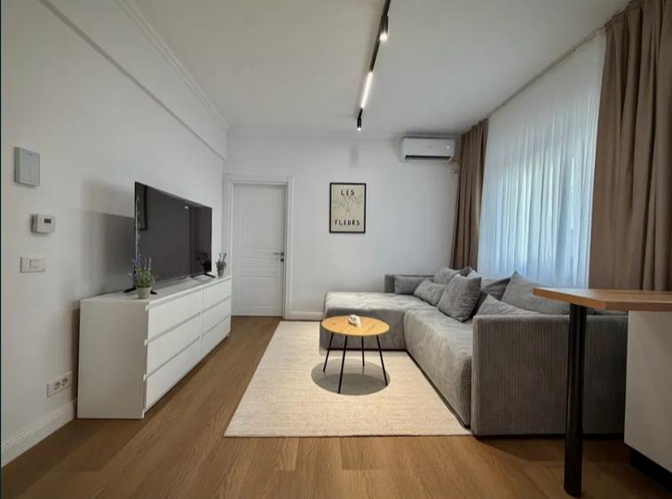 Apartament cu 2 camere semidecomandat în 1 Mai
