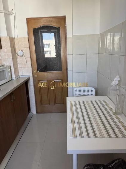 Apartament cu 2 camere decomandat, mobilat în Titan