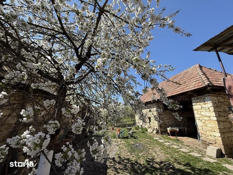 Casă cu 4 camere cu Teren 92 Mp în Moldovenești