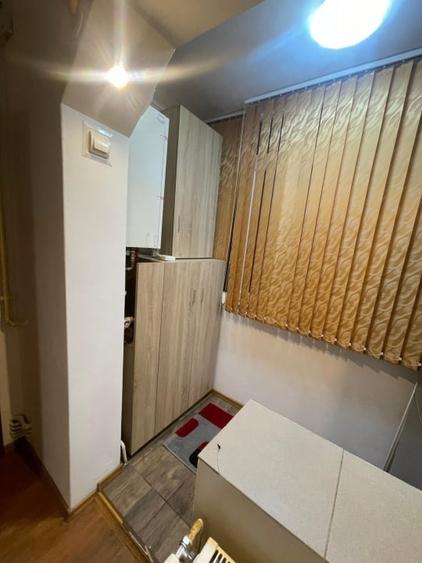 Apartament cu 3 camere semidecomandat, mobilat în Craiovița Nouă
