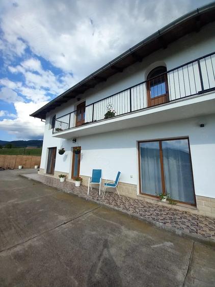 Casă cu Teren 1500 Mp în Banpotoc