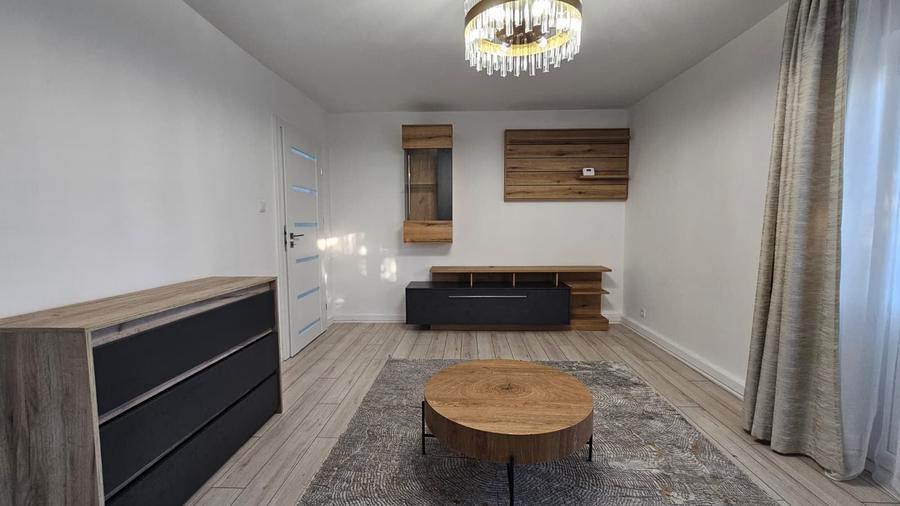 Apartament cu 4 camere decomandat, mobilat în Zorilor