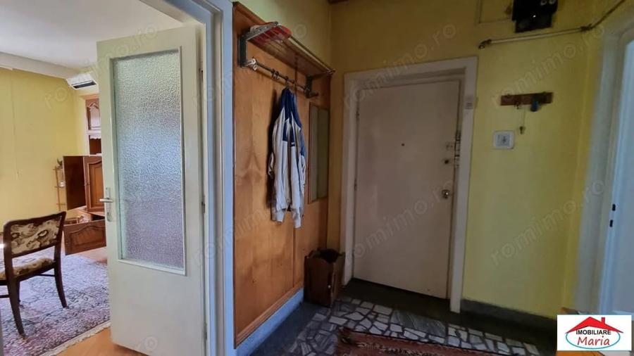 Apartament cu 3 camere decomandat în Central