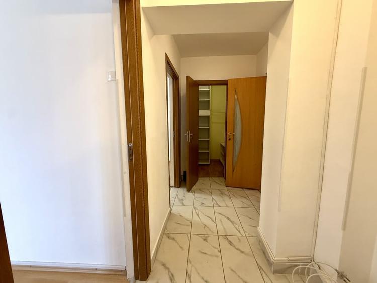 Apartament cu 3 camere decomandat în Decebal
