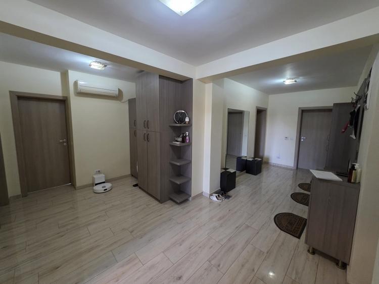 Apartament cu 3 camere decomandat, mobilat în Bucium