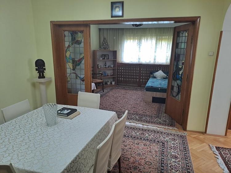 Casă individuală cu 6 camere cu Canalizare în Industriilor