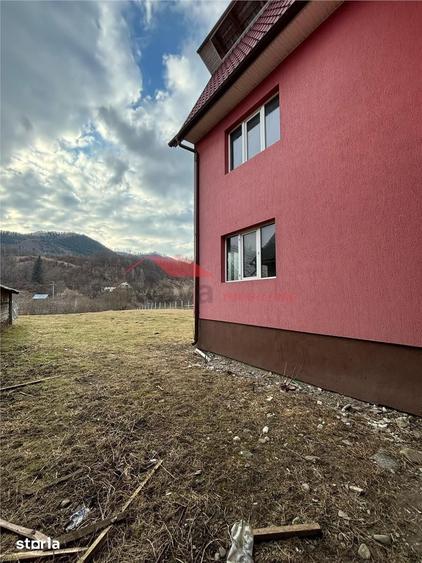Casă cu 4 camere cu Teren 1800 Mp în Telciu