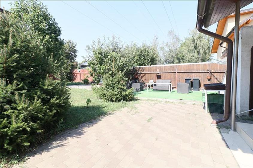 Apartament cu 3 camere decomandat, mobilat în Nicolina