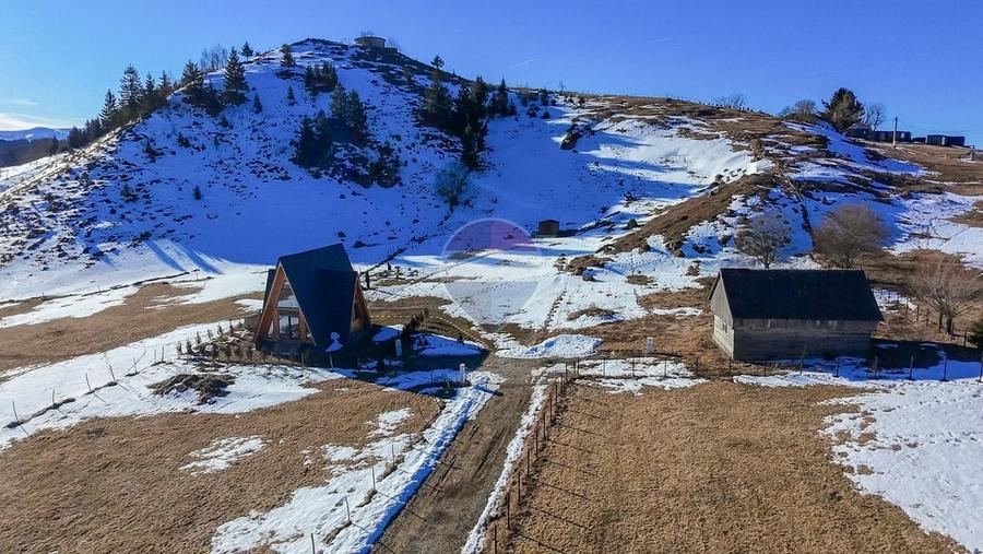 Teren Construcții intravilan de 3756 mp, în Șirnea