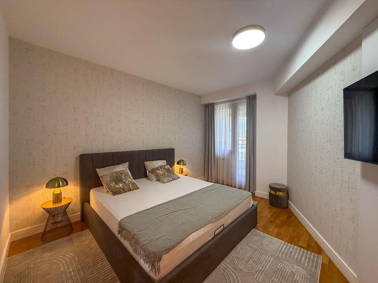 Apartament cu 3 camere semidecomandat în Herăstrău