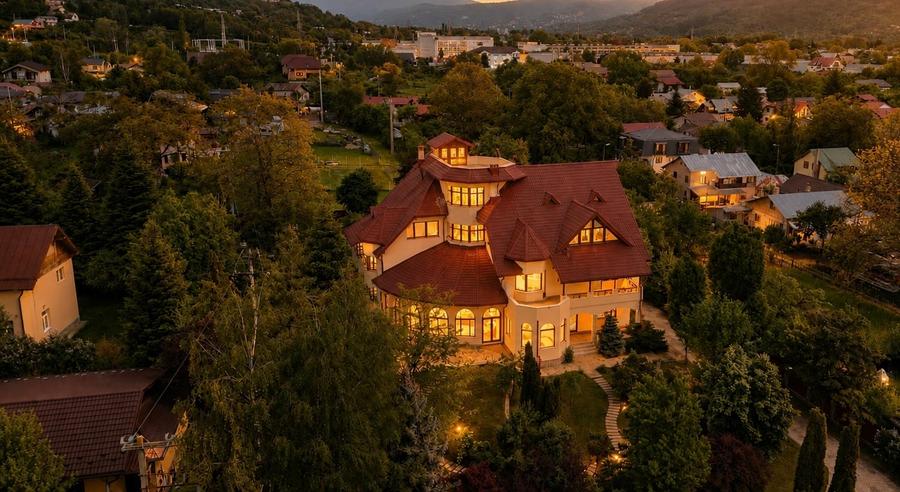 Casă individuală cu 12 camere cu Canalizare în Breaza