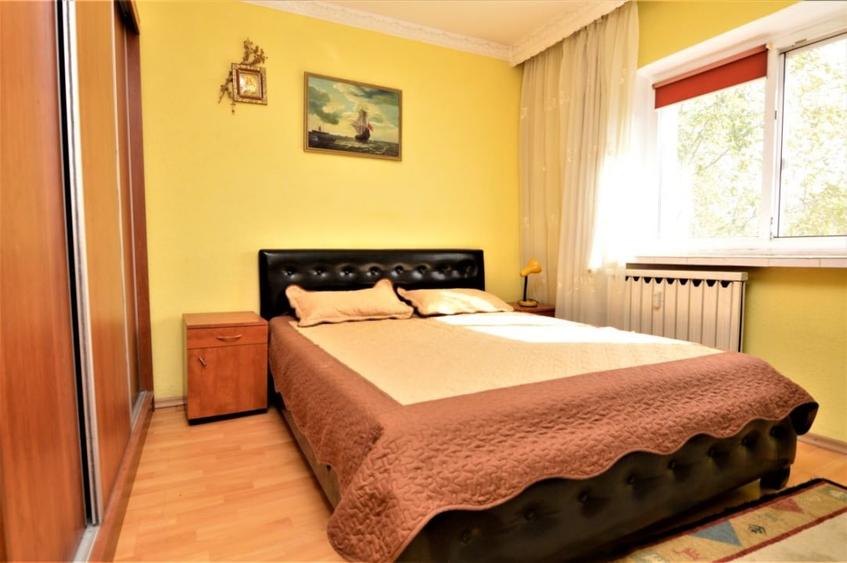 Apartament cu 3 camere decomandat, mobilat în Vitan