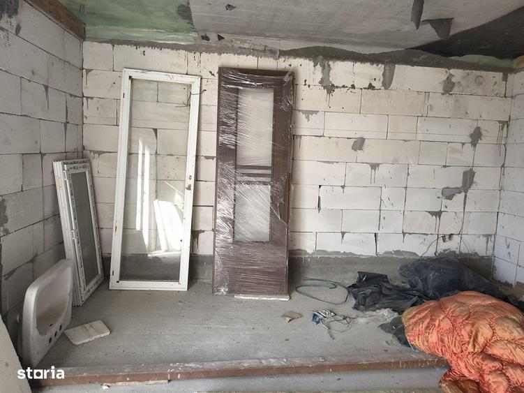 Casă cu 7 camere cu Teren 440 Mp în Sud