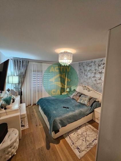Apartament cu 4 camere decomandat în Est