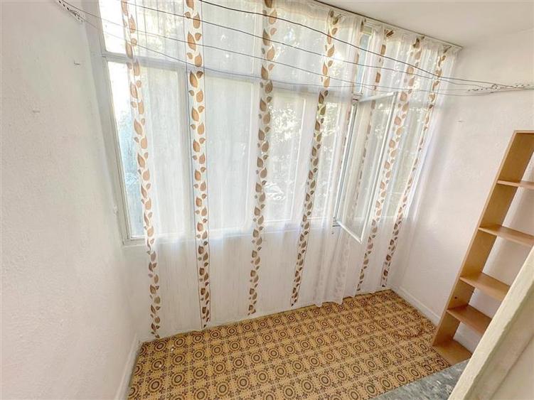 Apartament cu 3 camere semidecomandat în Narcisa