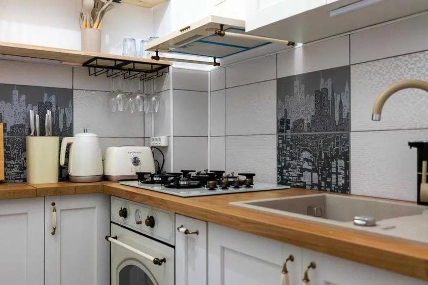Apartament cu 3 camere semidecomandat, mobilat în Calea Călărașilor