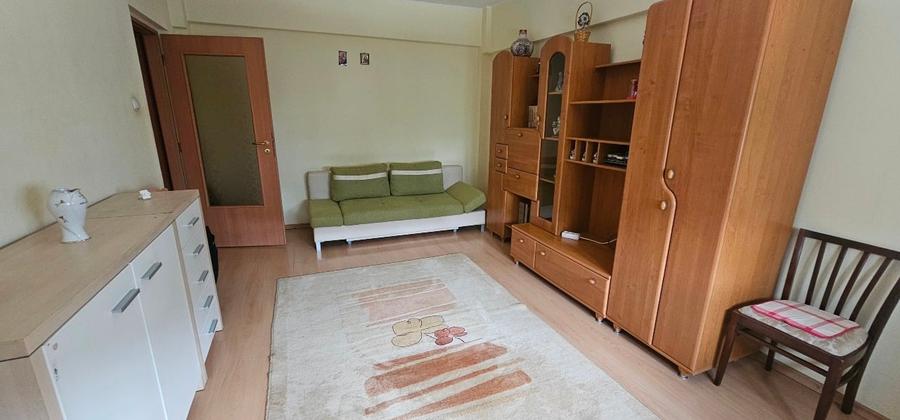 Apartament cu 2 camere decomandat, mobilat în Casa de Cultură