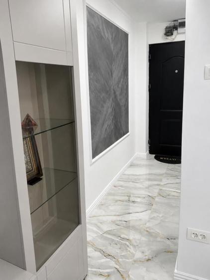 Apartament cu 3 camere semidecomandat, mobilat în Complex Studențesc