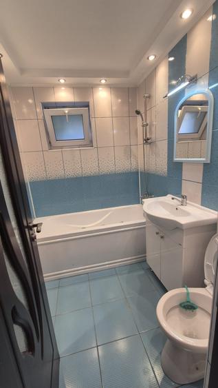 Apartament cu 5 camere decomandat în Victoriei