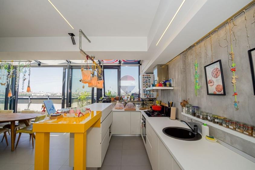 Apartament cu 4 camere decomandat, mobilat în Cotroceni