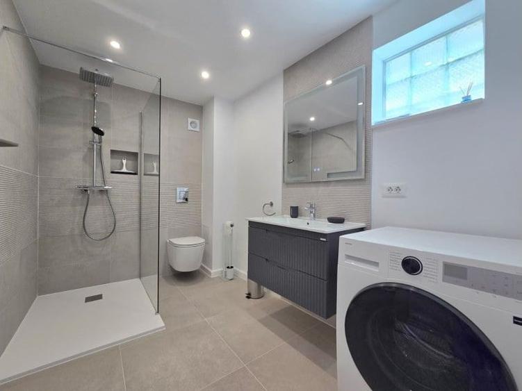 Apartament cu 4 camere în Victoriei