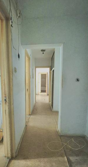Apartament cu 3 camere semidecomandat în Lacul Tei
