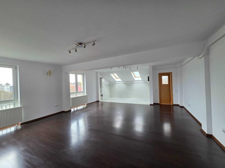 Apartament cu 3 camere decomandat în Șcheia