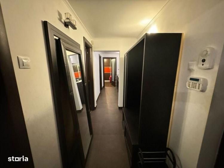 Apartament cu 3 camere decomandat în Cornișa