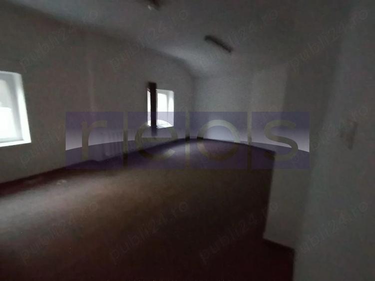 Casă individuală cu 8 camere cu Teren 200 Mp în Unirii