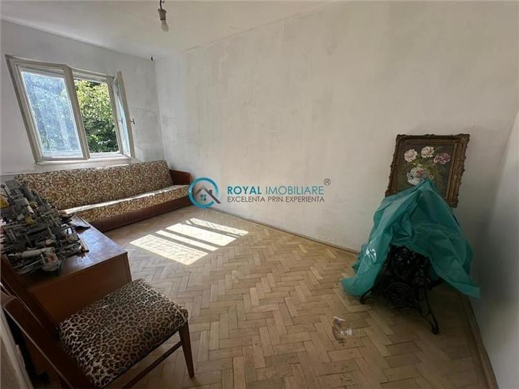 Royal Imobiliare - Vanzare apartament 3 camere zona Vest - 1