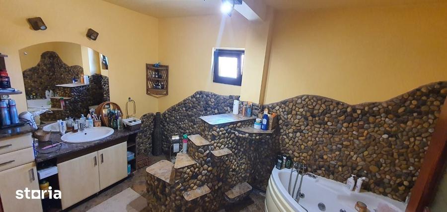 Casă cu 4 camere cu Teren 400 Mp în Unirii
