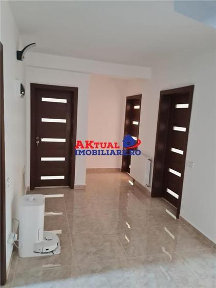 Casă individuală cu 5 camere cu Canalizare în Central