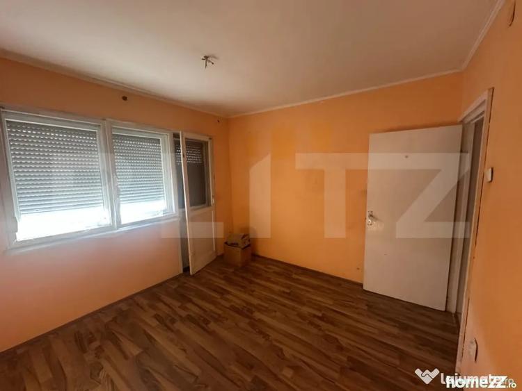 Apartament cu 3 camere decomandat în Micro 16