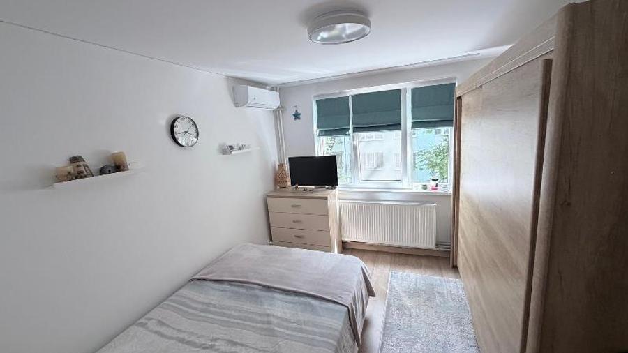 Apartament cu 4 camere decomandat în Drumul Taberei