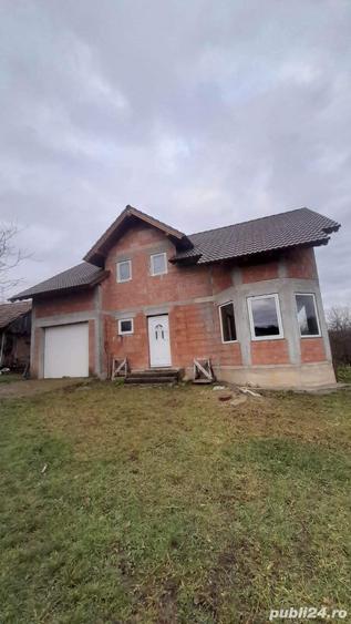 Casă cu 4 camere cu Teren 50000 Mp în Pinticu