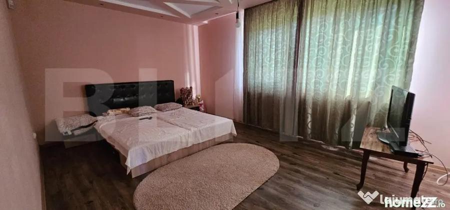 Casă cu 5 camere cu Teren 1300 Mp în Valea