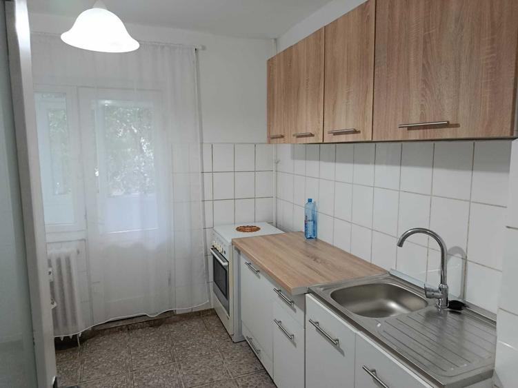 Apartament cu 2 camere decomandat în Sărari