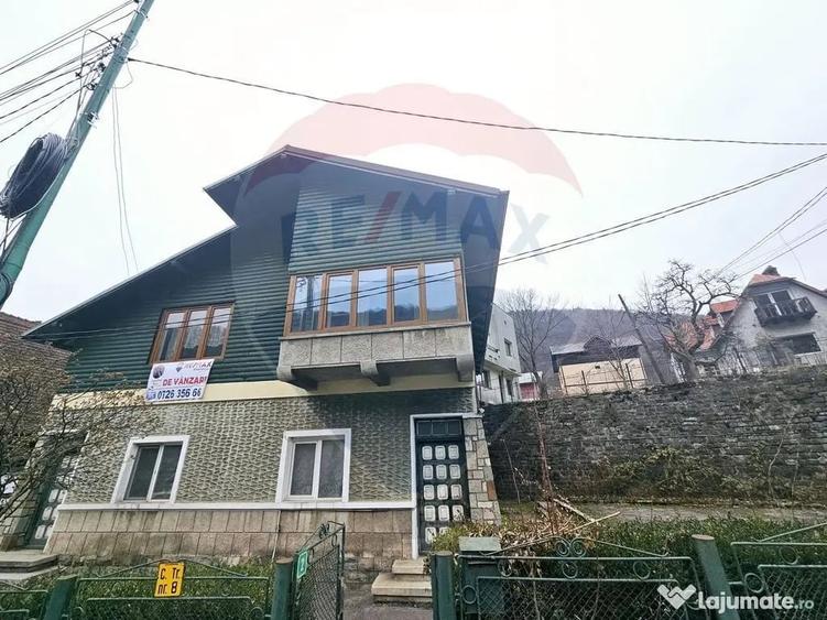 Apartament cu 3 camere decomandat în Calea București