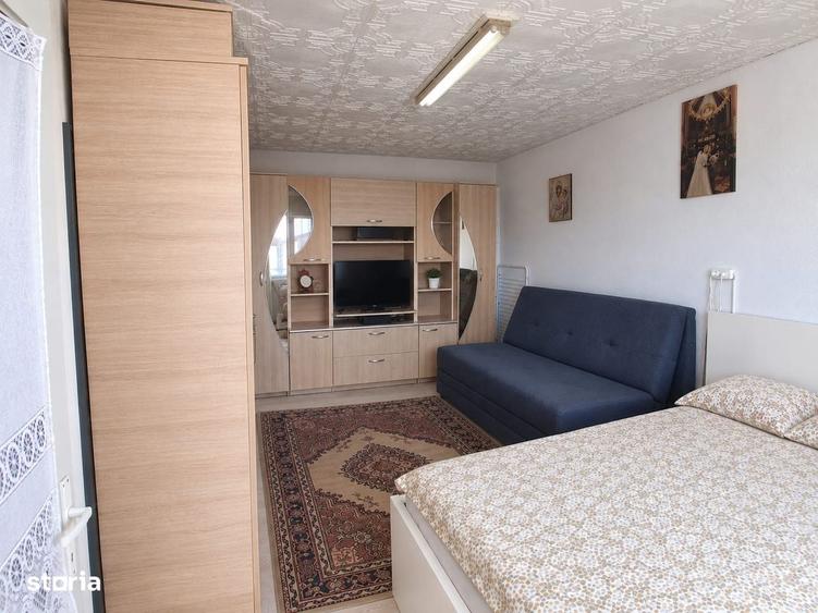 Garsonieră decomandată în Est
