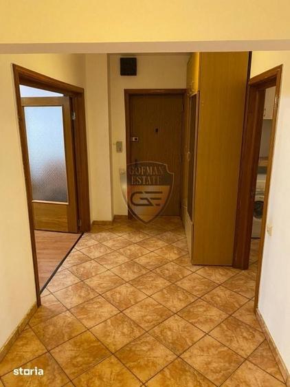 Apartament cu 3 camere, mobilat în Stadion