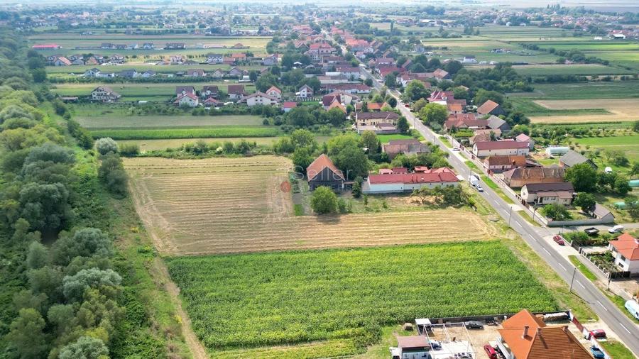 Teren Construcții intravilan de 1777 mp, în Stupini