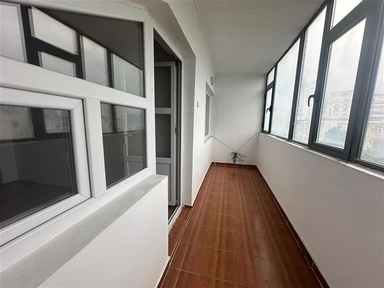 Apartament cu 5 camere decomandat în Gară