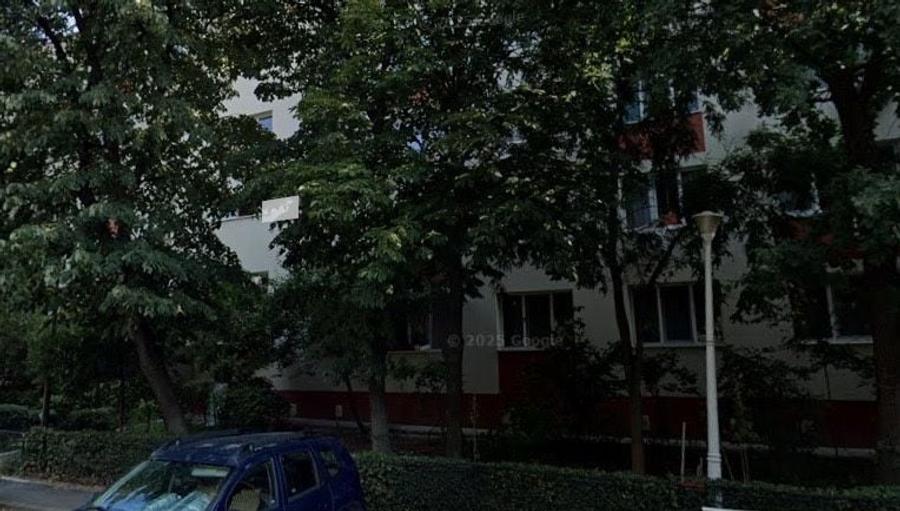 Apartament cu 3 camere decomandat în Drumul Găzarului