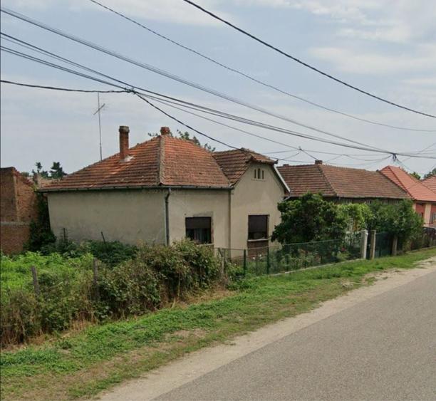 Casă cu 4 camere cu Teren 2868 Mp în Gavojdia