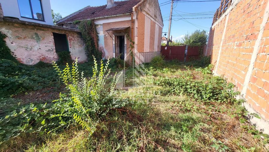 Casă individuală cu 5 camere cu Canalizare în Ghiroda