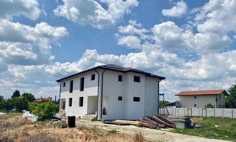 Casă cu 5 camere cu Canalizare în Central