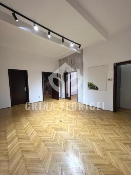 Apartament cu 4 camere decomandat, mobilat în Primăverii