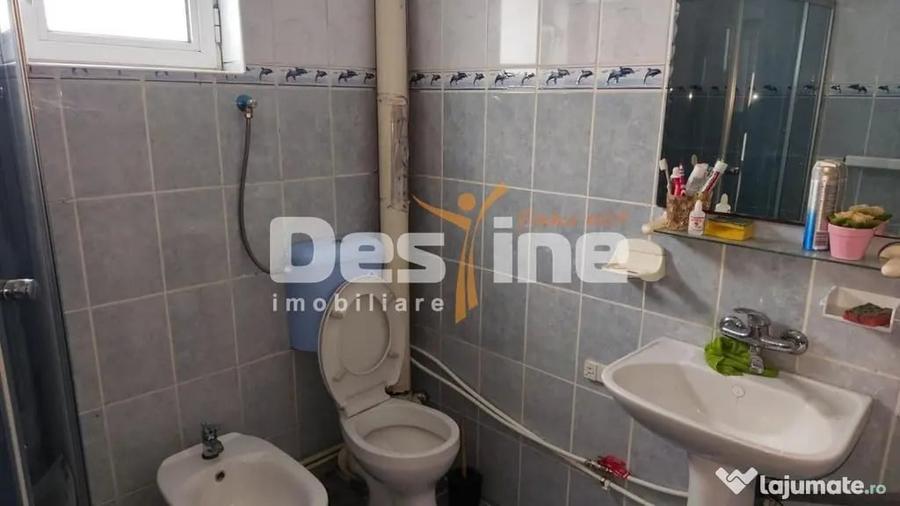 Casă cu 7 camere cu Teren 775 Mp în Păulești