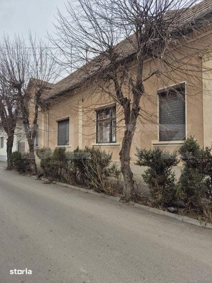 Casă cu 3 camere cu Teren 400 Mp în Central